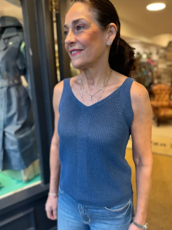 Kinross Cashmere 'Rib Vee Tank'>Women Knitwear