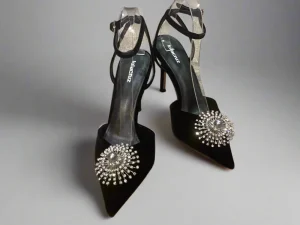 Lola Cruz 'Hathaway' Court Shoe>Women Heels