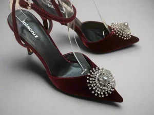 Lola Cruz 'Hathaway' Court Shoe>Women Heels