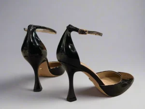 Lola Cruz 'Mara' Court Shoe>Women Heels