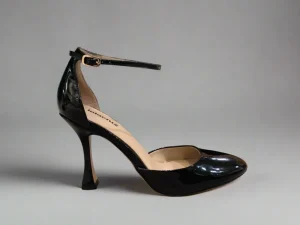 Lola Cruz 'Mara' Court Shoe>Women Heels